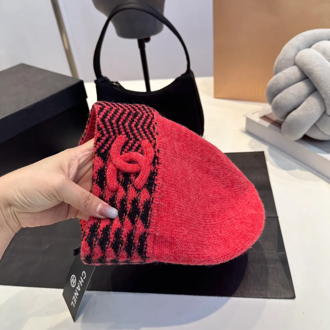 P66 Chanel official website quality Chanel 24K autumn and winter wool hat recommended by Internet celebrity fashion bloggers, a popular style in Xiaohongshu, a knitted hat with a super soft and comfortable feel and excellent elasticity!