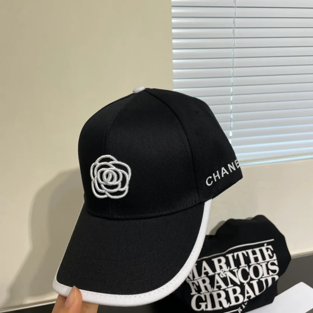 P80💰[CHANEL Chanel] 2024 new embroidered camellia baseball cap, new model shipped, big brand style is super easy to match, hurry up and get it!