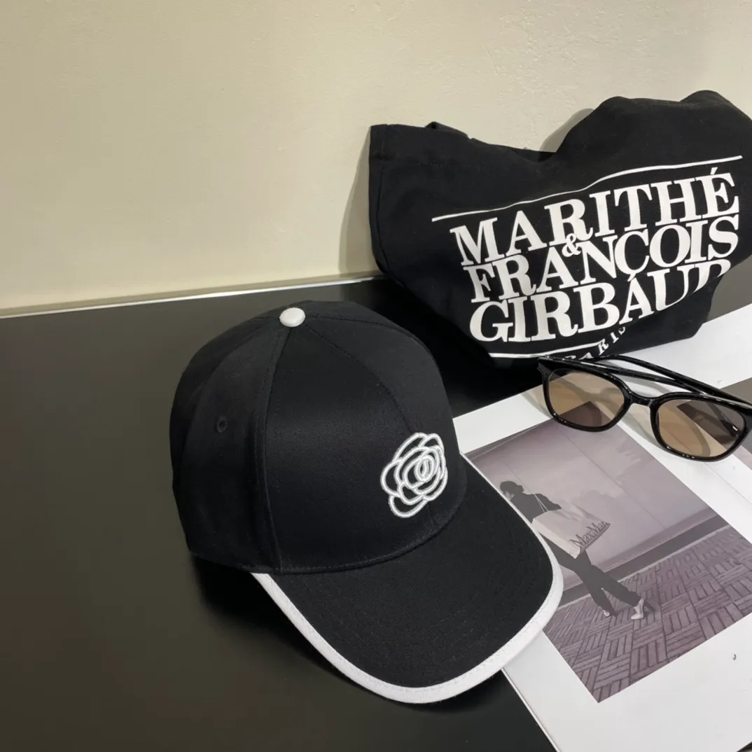 P80💰[CHANEL Chanel] 2024 new embroidered camellia baseball cap, new model shipped, big brand style is super easy to match, hurry up and get it!
