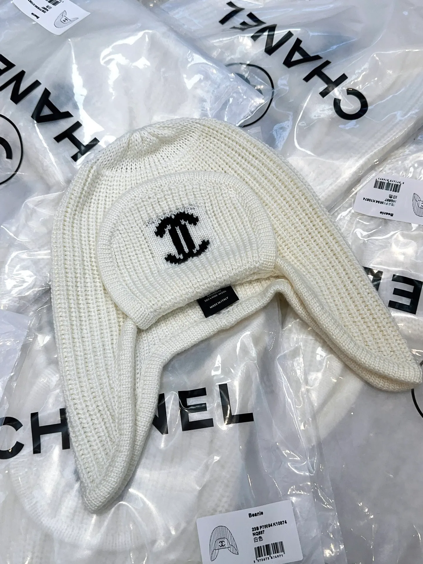 Chane*🆕Chanel 25N new ski series wool hat, the popular Lei Feng hat on the entire Internet, whoever wears it better 4️⃣ individual colors, black and white, versatile and cool, blue and pink, cute, can be worn by men and women as a couple, wool and cashmere material, warm and good-looking, a must-have👍👍👍