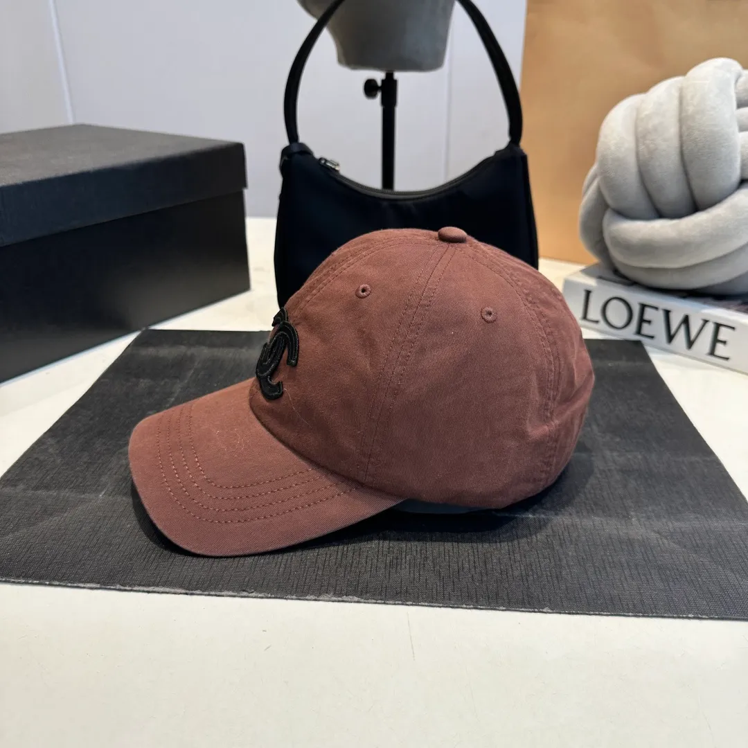 P60 Chanel Chanel 25 spring and summer new hole baseball cap, personalized broken corner brim design is full of sense