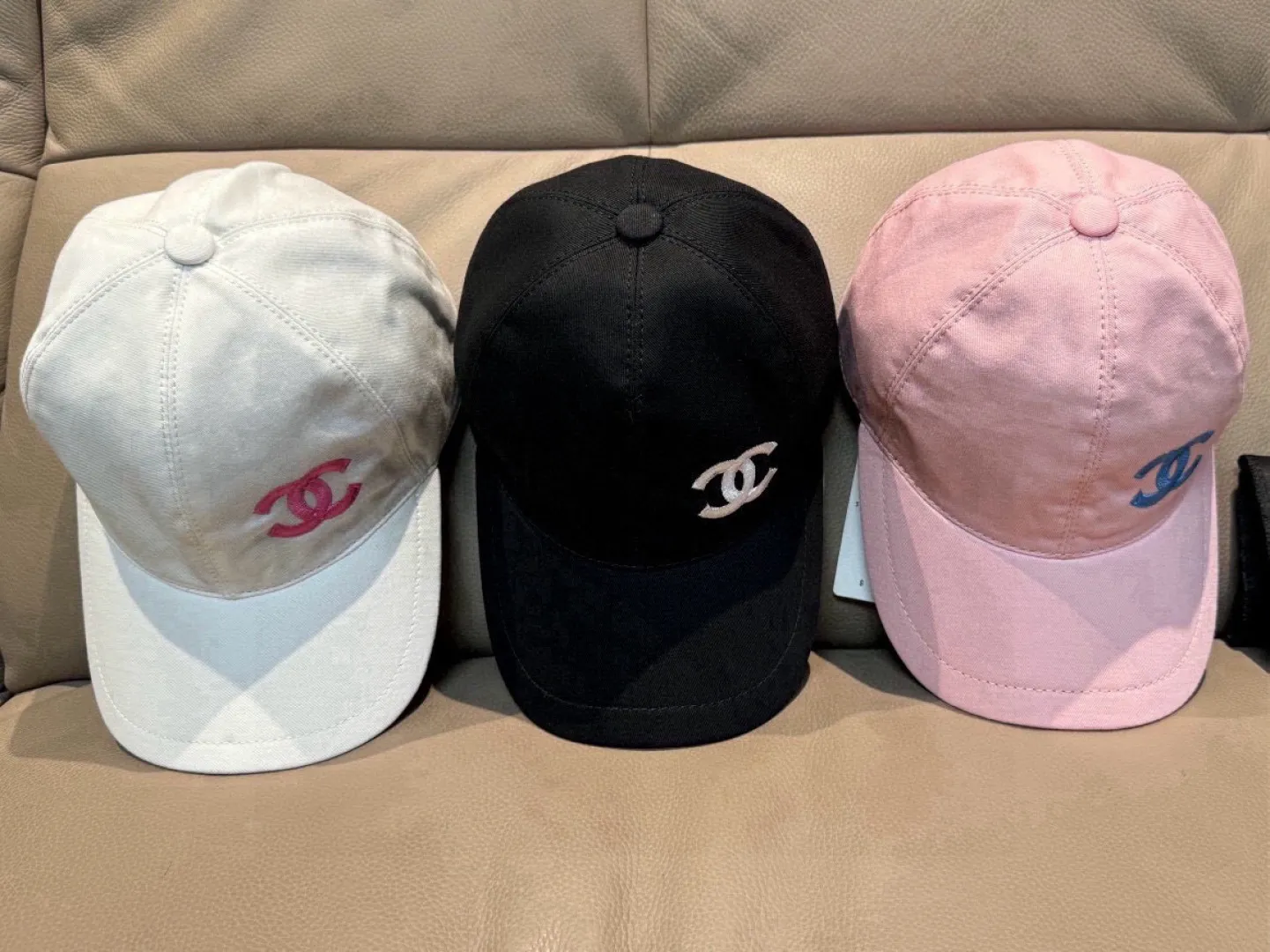 P90, new original baseball cap from Chanel counter, 1:1 mold customization, three-dimensional embroidery, exquisite and flawless! 100% pure cotton fabric, original factory quality, exclusive physical photography.