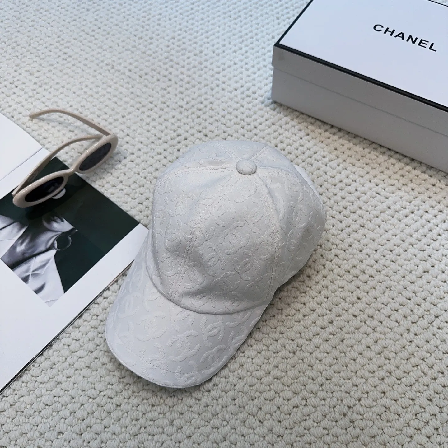 P96 Chanel's new baseball cap 🧢High quality 1:1 replica, customized front fabric canvas jacquard. High-end customized model, irresistible presbyopic canvas, very flattering and small, you can enter it with your eyes closed, I give it 100 points for the quality!