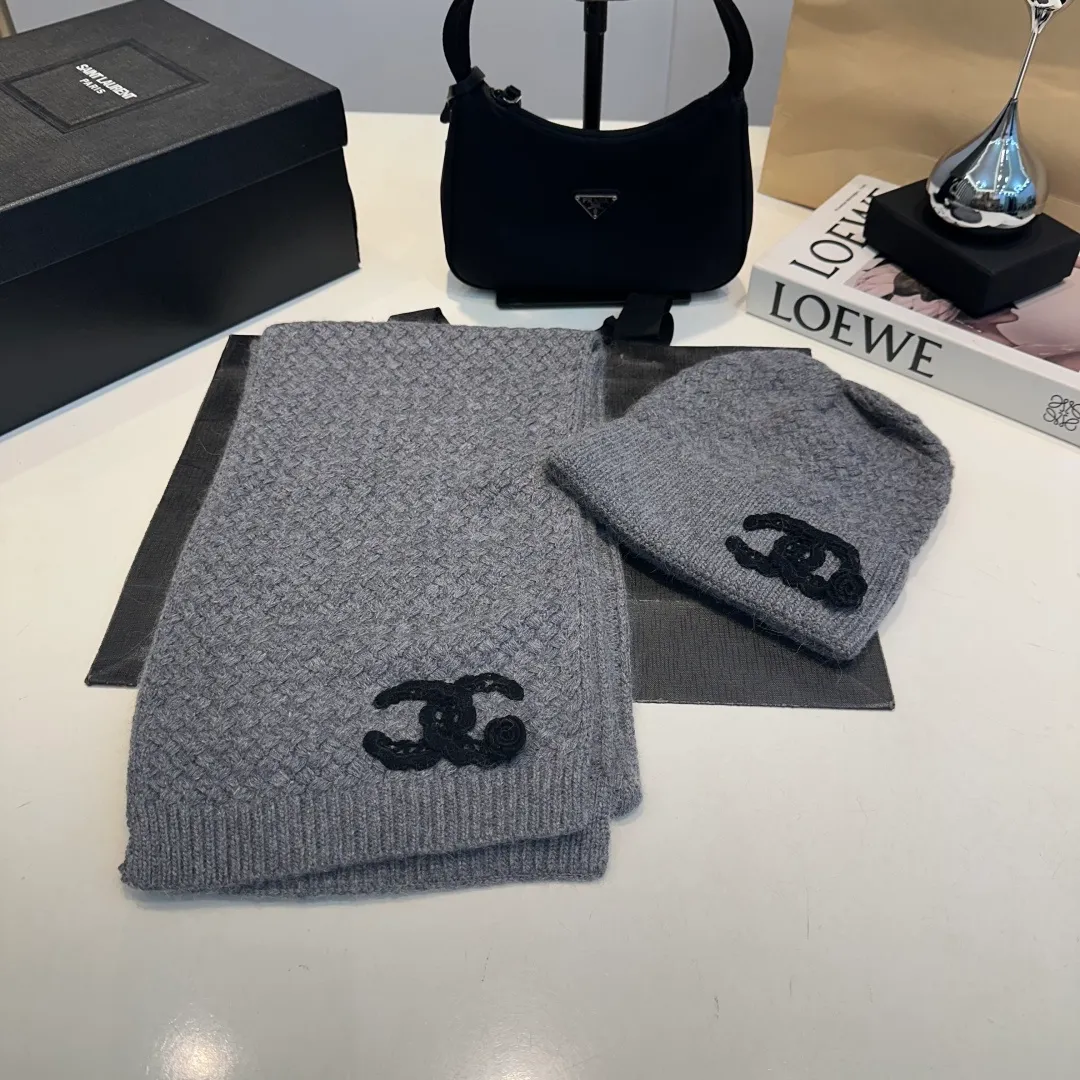 P220 Chanel Chanel knitted cashmere scarf hat set official model