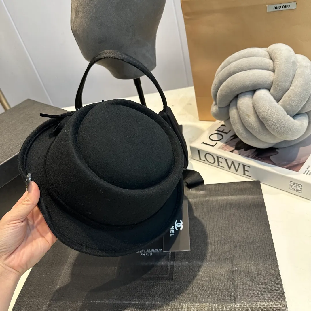 P170 Cha.nel Chanel's new classic lady style flat top hat, head circumference 57cm