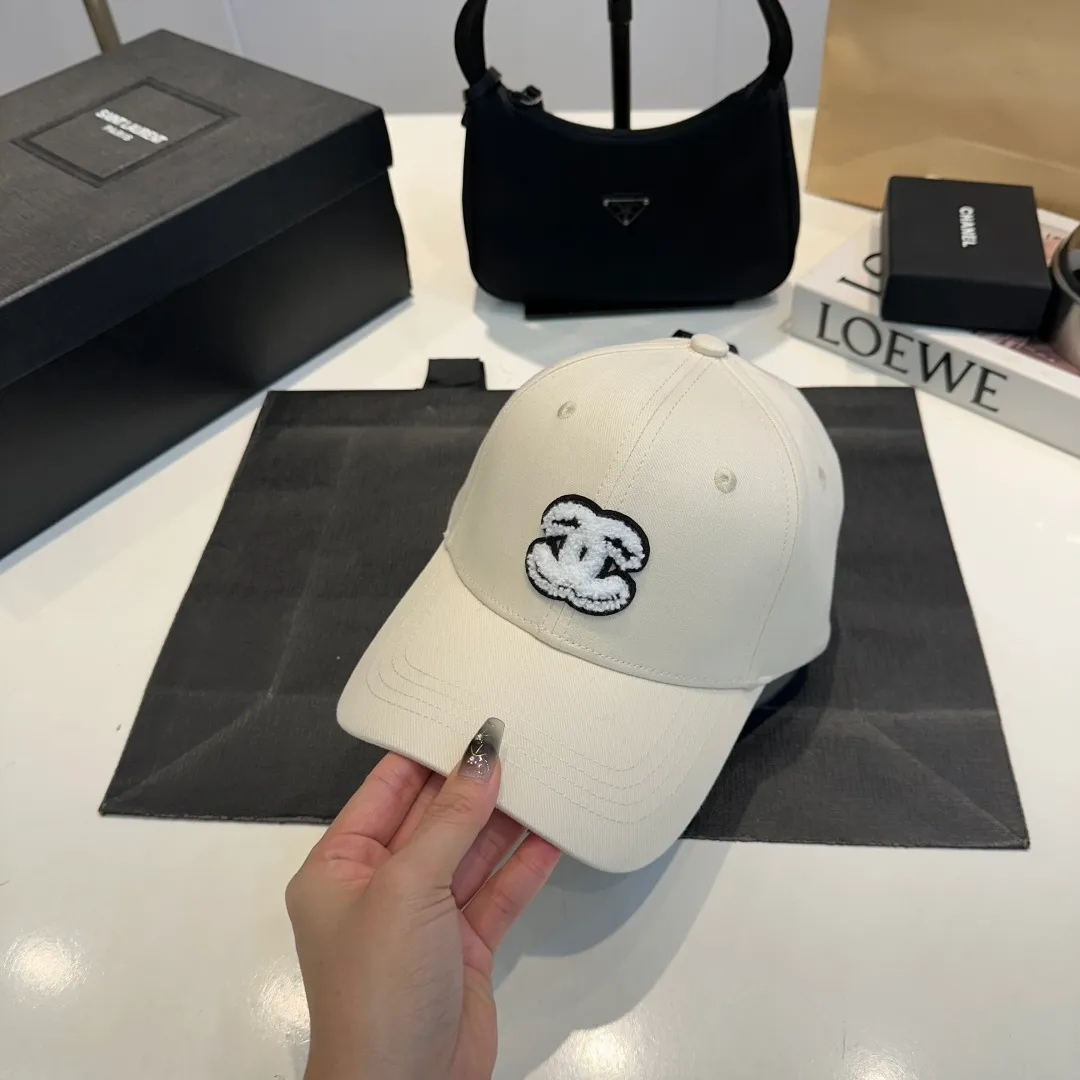 P60 Chanel's new autumn and winter classic casual and trendy style simple baseball cap🧢Japanese and Korean style, looks great with any combination! A must-have when traveling