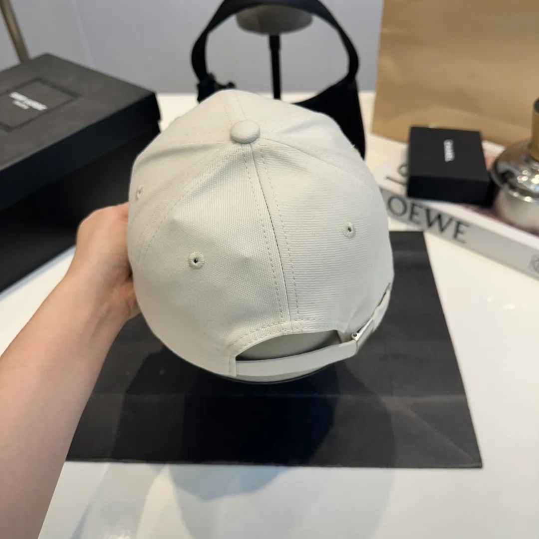 P60 Chanel's new autumn and winter classic casual and trendy style simple baseball cap🧢Japanese and Korean style, looks great with any combination! A must-have when traveling