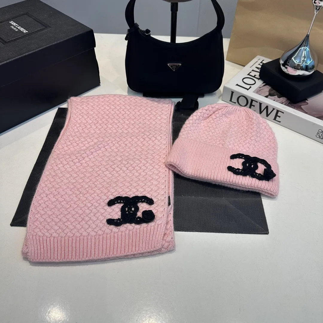 P220 Chanel Chanel knitted cashmere scarf hat set official model