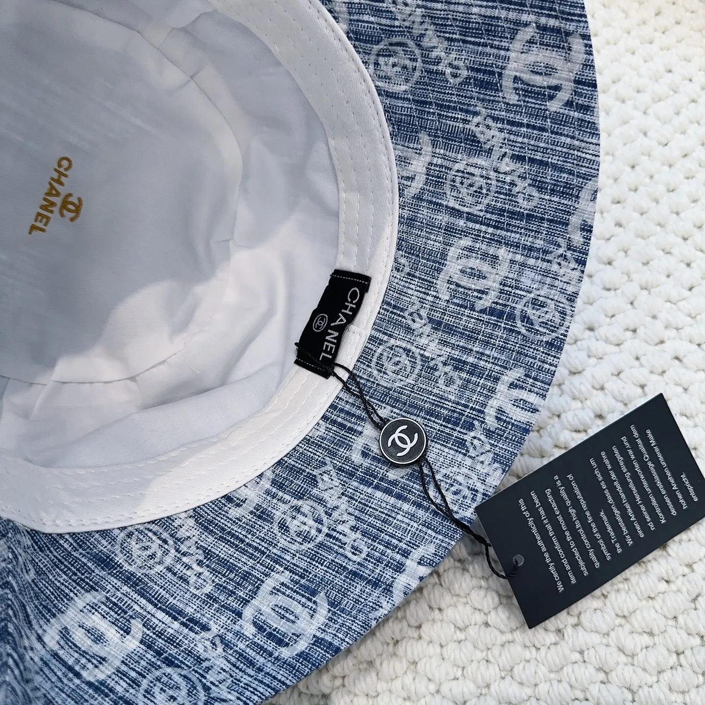 P70 CHA Chanel] New simple embroidered logo bucket hat 🧢New model shipped, big brand style is super easy to match, hurry up and get it