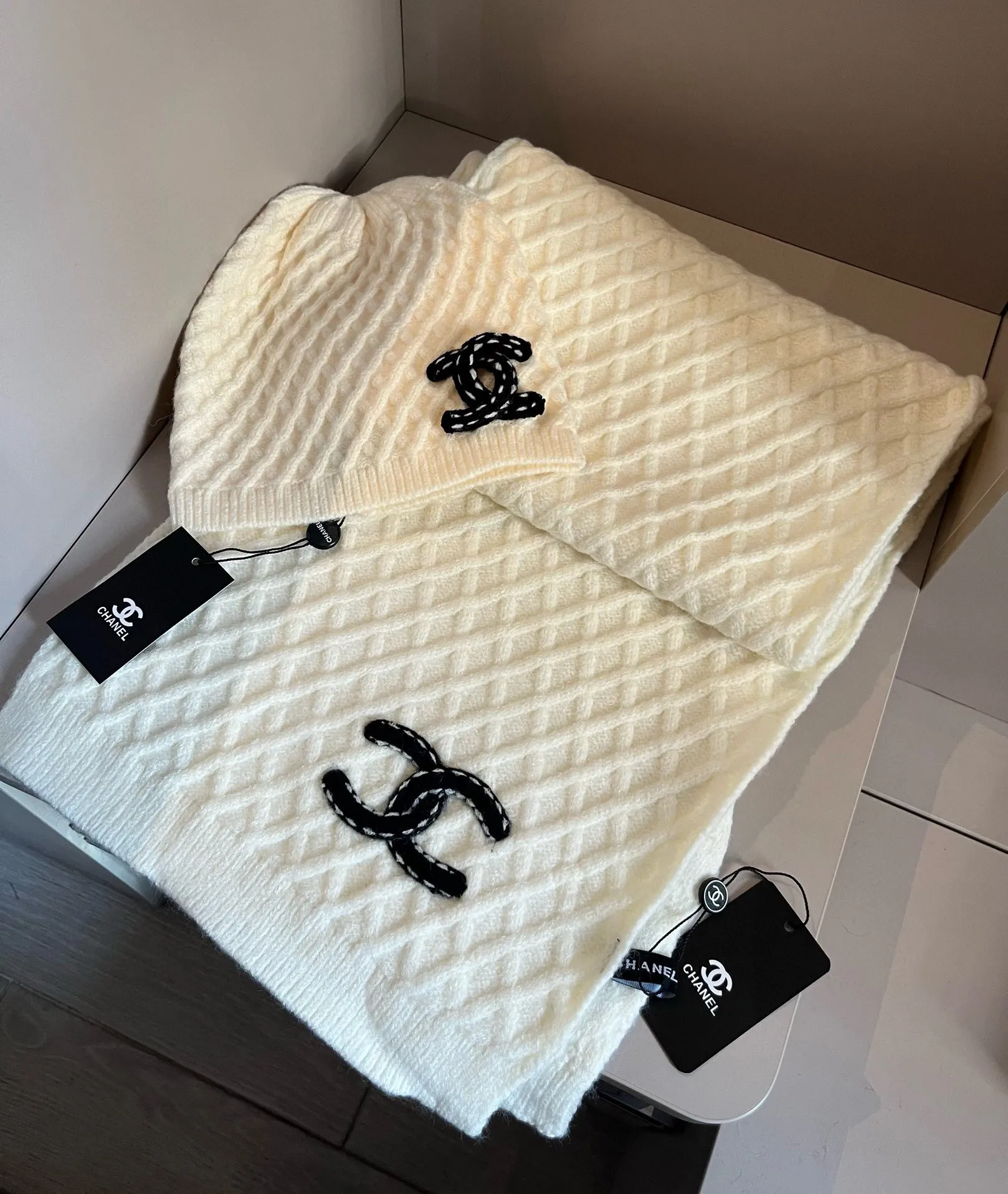 💰250¥ Chanel Chanel knitted scarf hat set official model