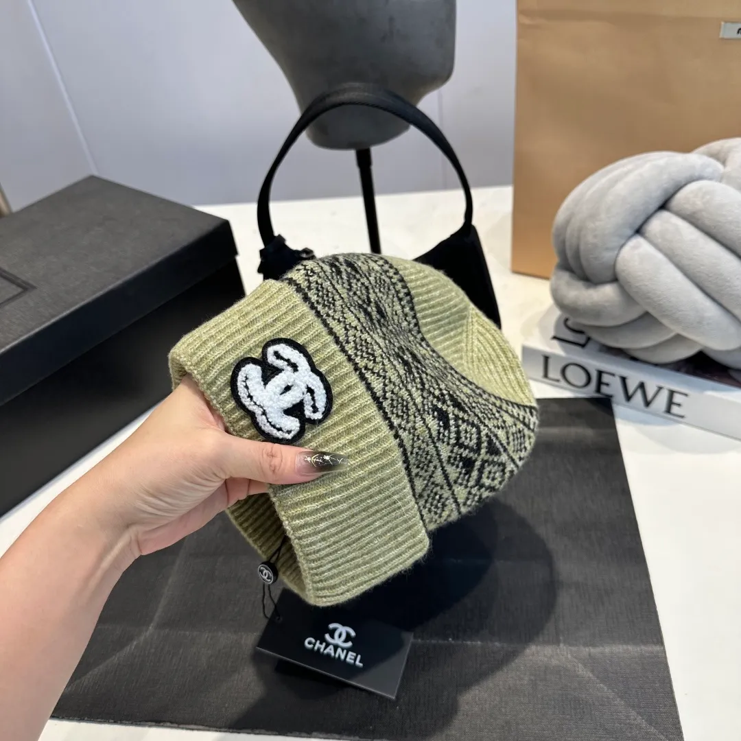 P60 Chanel knitted beanie