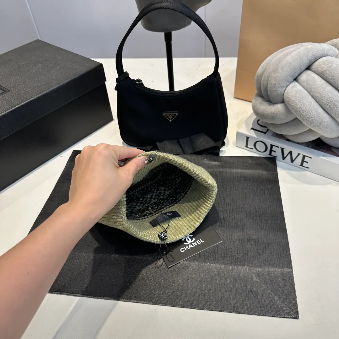 P60 Chanel knitted beanie