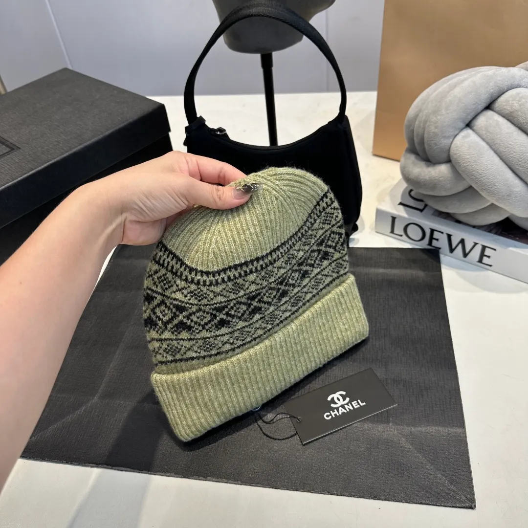 P60 Chanel knitted beanie