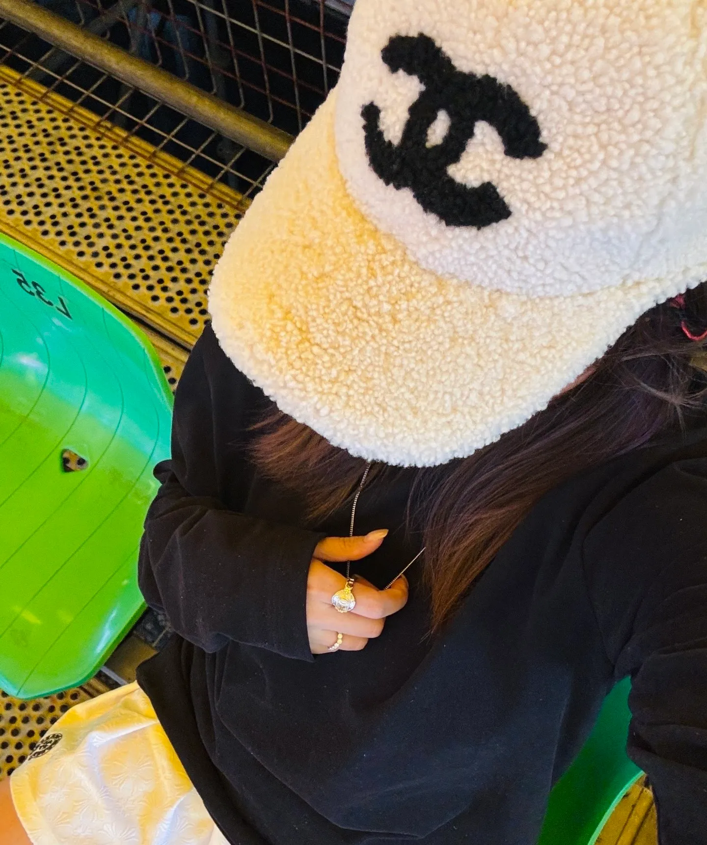 2️⃣5️⃣ꫛꫀꪝ New style for autumn and winter 🐑Chane*25 wool logo baseball cap ❄️Chanel’s ski series every year is amazing! 👌Fashionable and versatile, the same style as the celebrities in the counter~winter atmosphere 🛒White Black