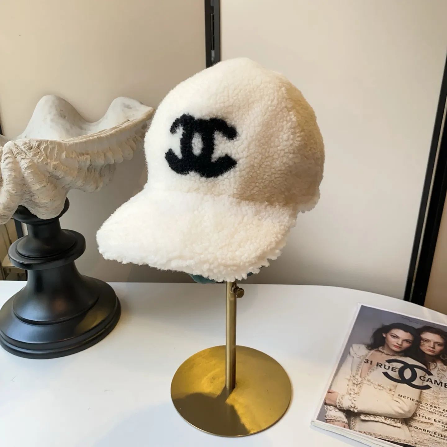2️⃣5️⃣ꫛꫀꪝ New style for autumn and winter 🐑Chane*25 wool logo baseball cap ❄️Chanel’s ski series every year is amazing! 👌Fashionable and versatile, the same style as the celebrities in the counter~winter atmosphere 🛒White Black