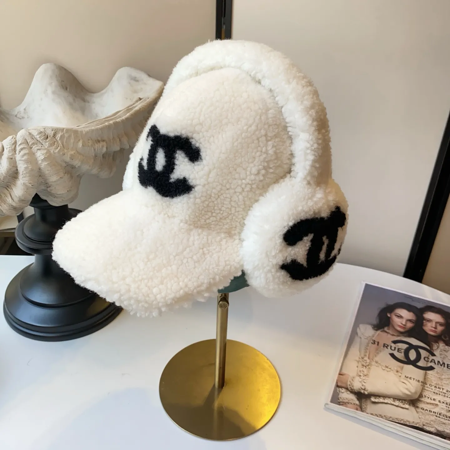 2️⃣5️⃣ꫛꫀꪝ New style for autumn and winter 🐑Chane*25 wool logo baseball cap ❄️Chanel’s ski series every year is amazing! 👌Fashionable and versatile, the same style as the celebrities in the counter~winter atmosphere 🛒White Black