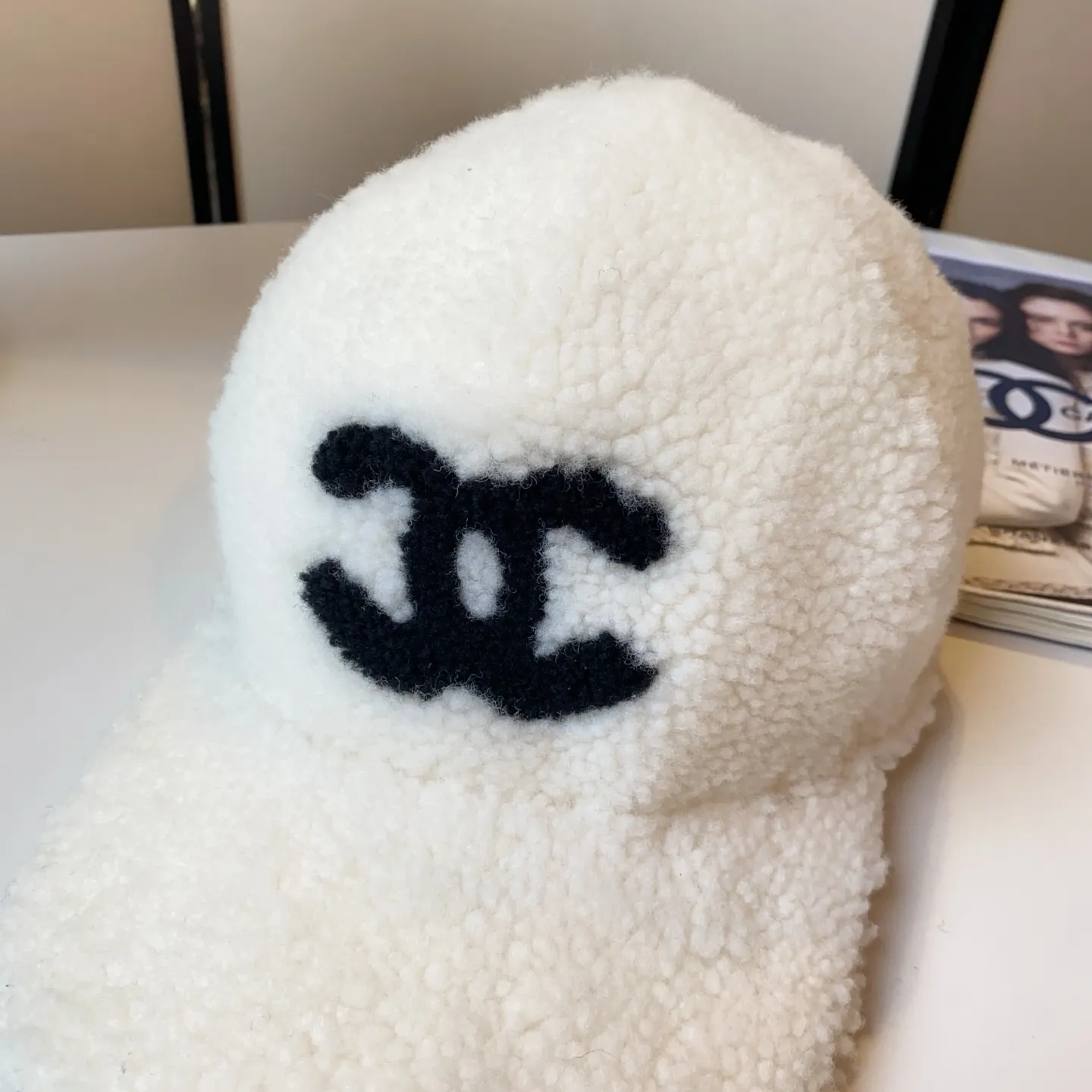 2️⃣5️⃣ꫛꫀꪝ New style for autumn and winter 🐑Chane*25 wool logo baseball cap ❄️Chanel’s ski series every year is amazing! 👌Fashionable and versatile, the same style as the celebrities in the counter~winter atmosphere 🛒White Black