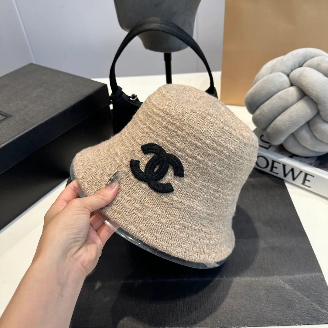 P60 CHANEL Chanel 2025 new style fisherman hat with small fragrance, 🔆Versatile everyday style ~ a must-have for going out on the street