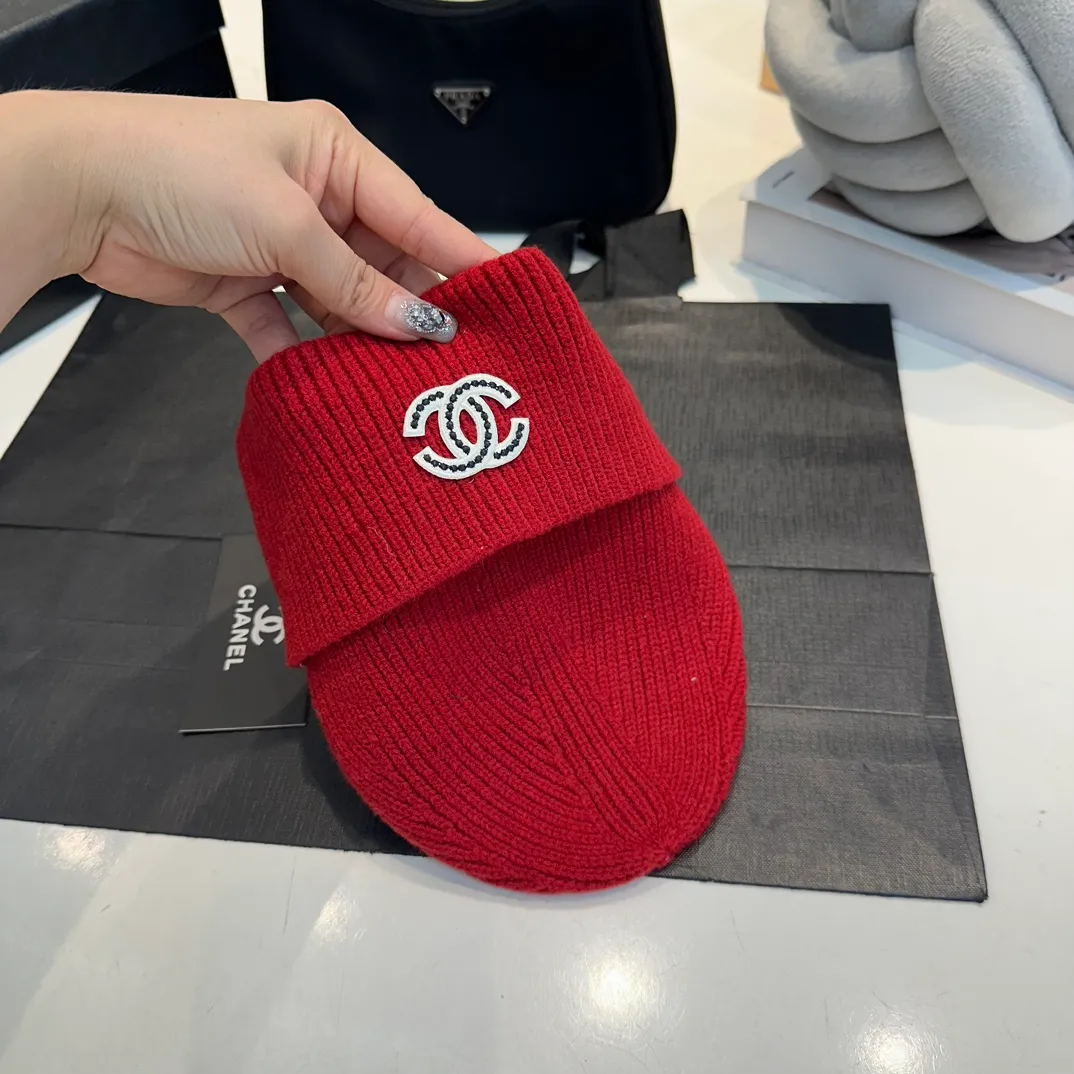P170 Chanel Beanie Hat Set Hat Scarf Hat + Scarf + Gloves