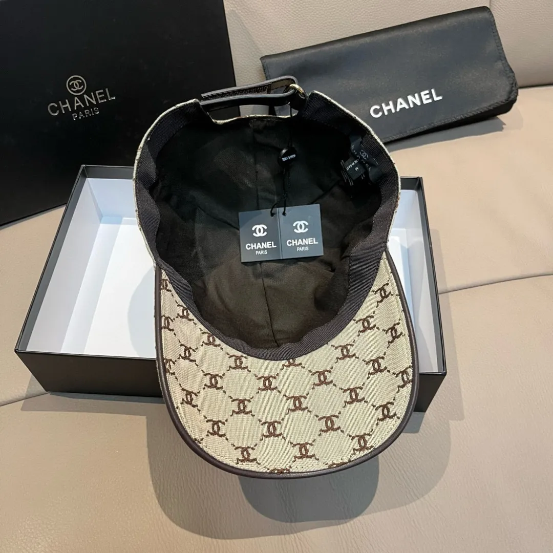 p90 new model shipped!   , Chanel (Chanel) new original baseball cap, small double C jacquard, 1:1 mold opening and customization at the counter, original canvas fabric + first layer of cowhide, light and breathable! The quality is great, the basic head circumference is 56cm, and the patch is adjustable.