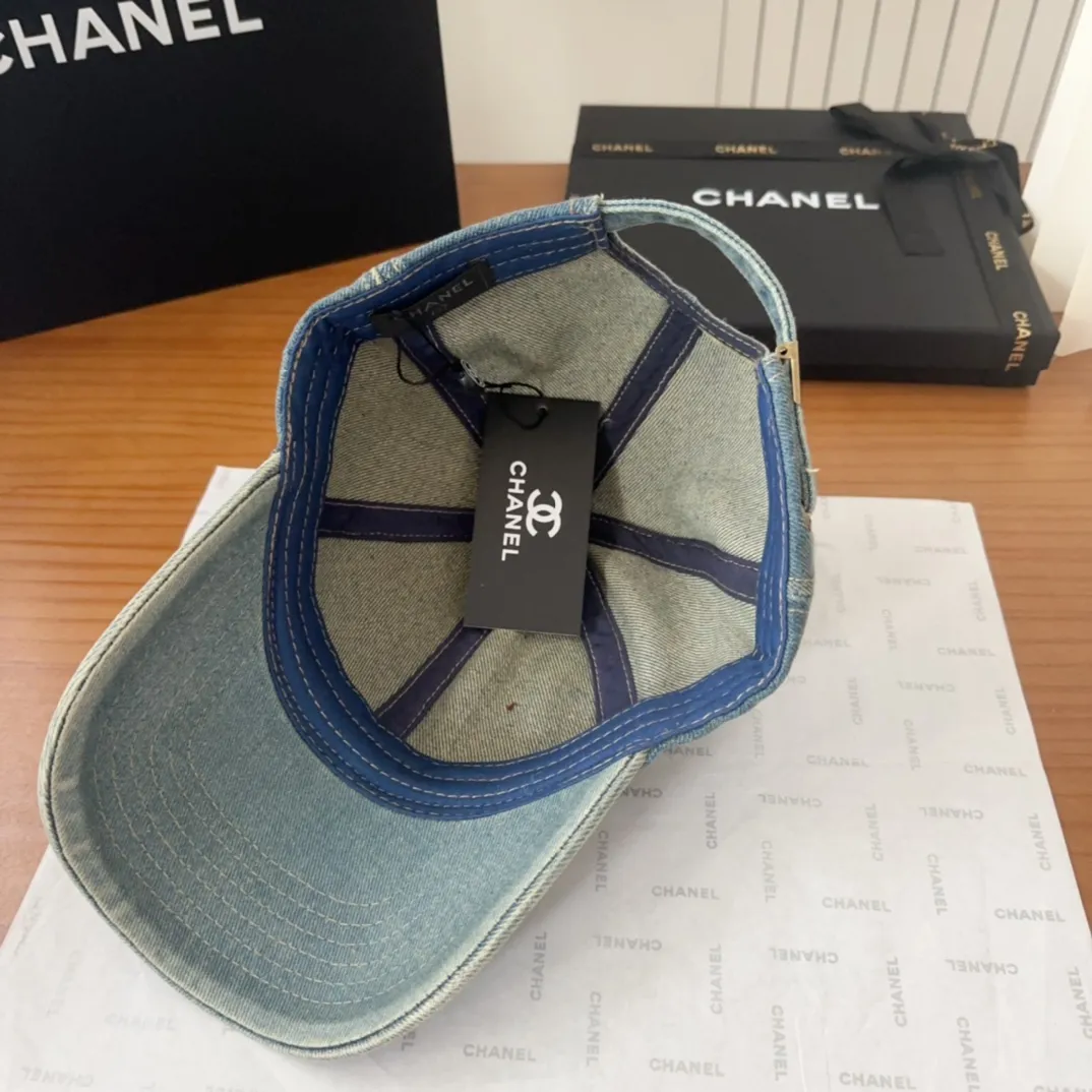 💰60 CHANEL Chanel new model🆕denim blue retro style bucket hat🔸 Take it out for holiday travel and it will be beautiful❕Middle-aged style. This kind of hat is not easy to match 😬 Ready stock