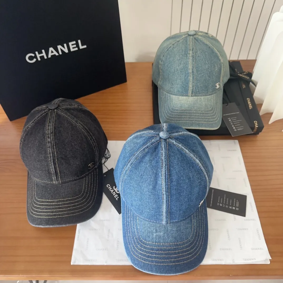 💰60 CHANEL Chanel new model🆕denim blue retro style bucket hat🔸 Take it out for holiday travel and it will be beautiful❕Middle-aged style. This kind of hat is not easy to match 😬 Ready stock