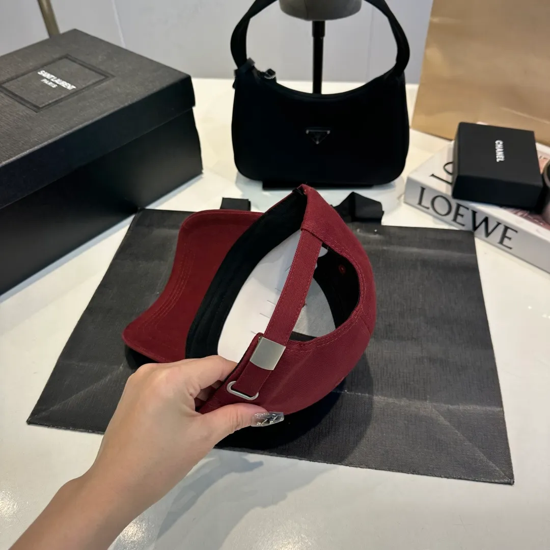 P60 Chanel's new autumn and winter classic casual and trendy style simple baseball cap🧢Japanese and Korean style, looks great with any combination! A must-have when traveling