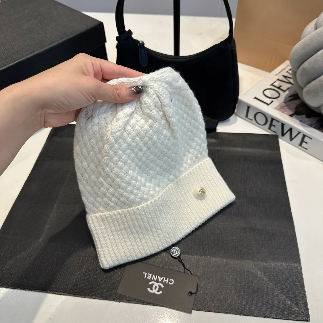 P70 Chanel Chanel knitted beanie