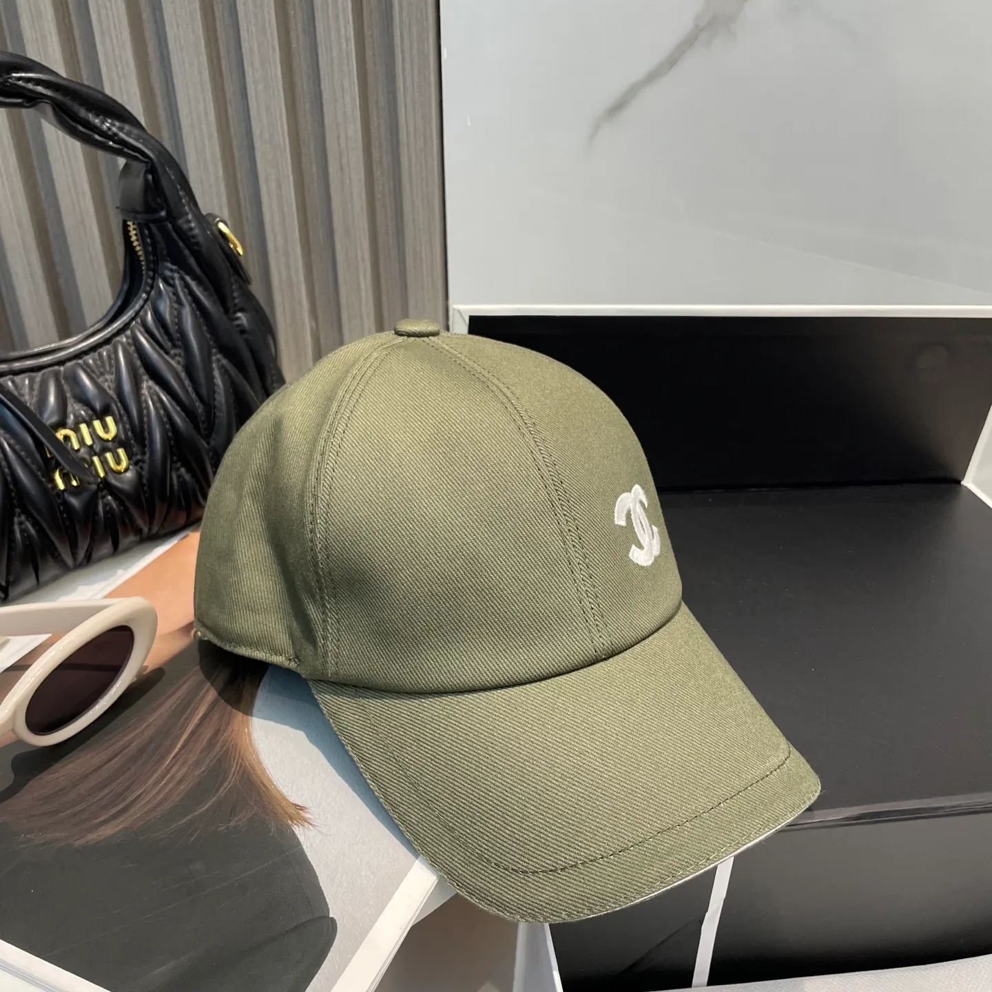 P90 Chanel counter new original embroidered baseball cap, 1:1 mold customization, three-dimensional embroidery, exquisite and flawless! 100% pure cotton fabric, original factory quality, exclusive physical photography.