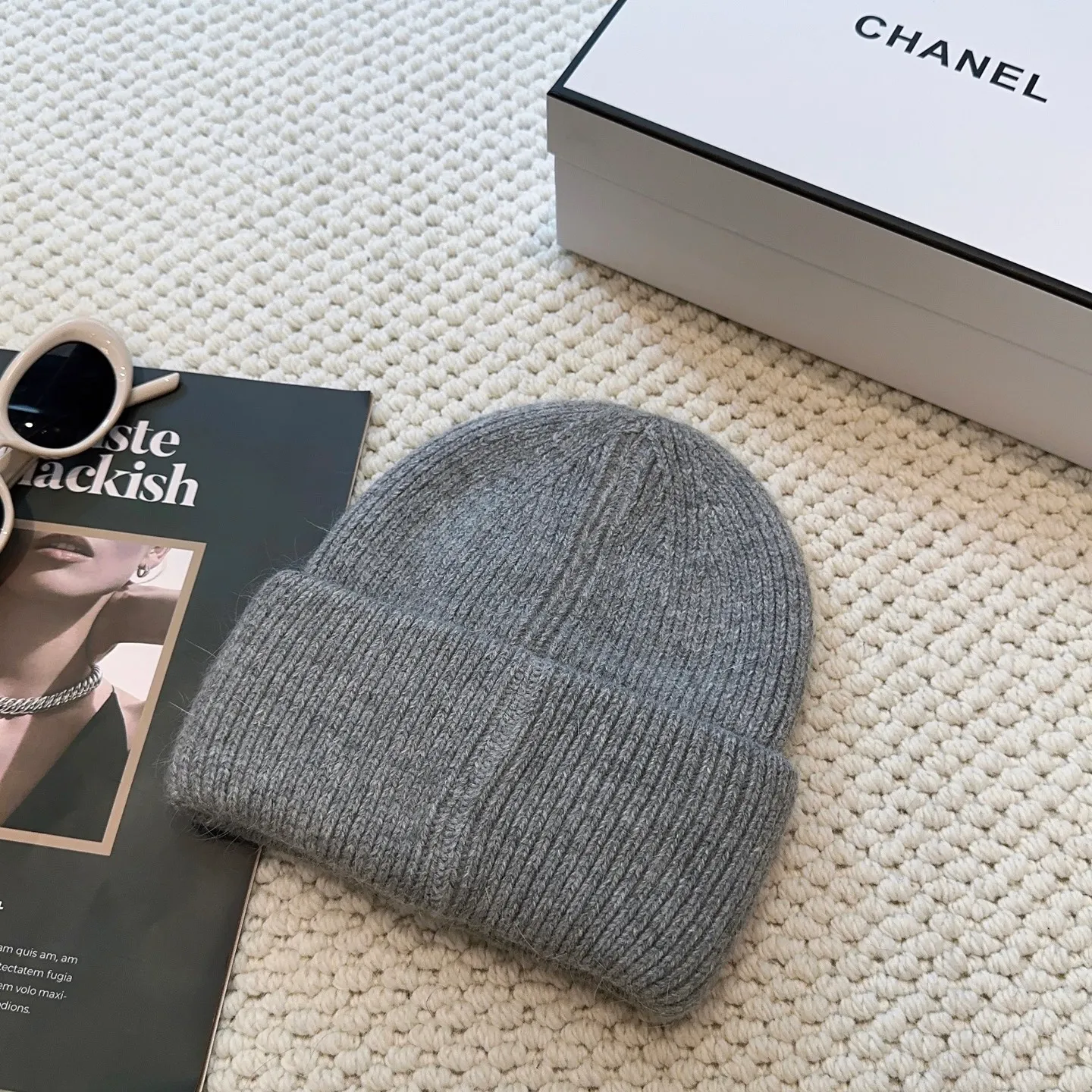 P60 comes with dust bag 🌺 [CHANEL] New rabbit fur knitted hat, Xiaohongshu, the main recommendation of major Internet celebrities! Thicker and warmer, fashionable and popular🌸First-class texture, the best brand for keeping warm in autumn and winter, order now, limited quantity available