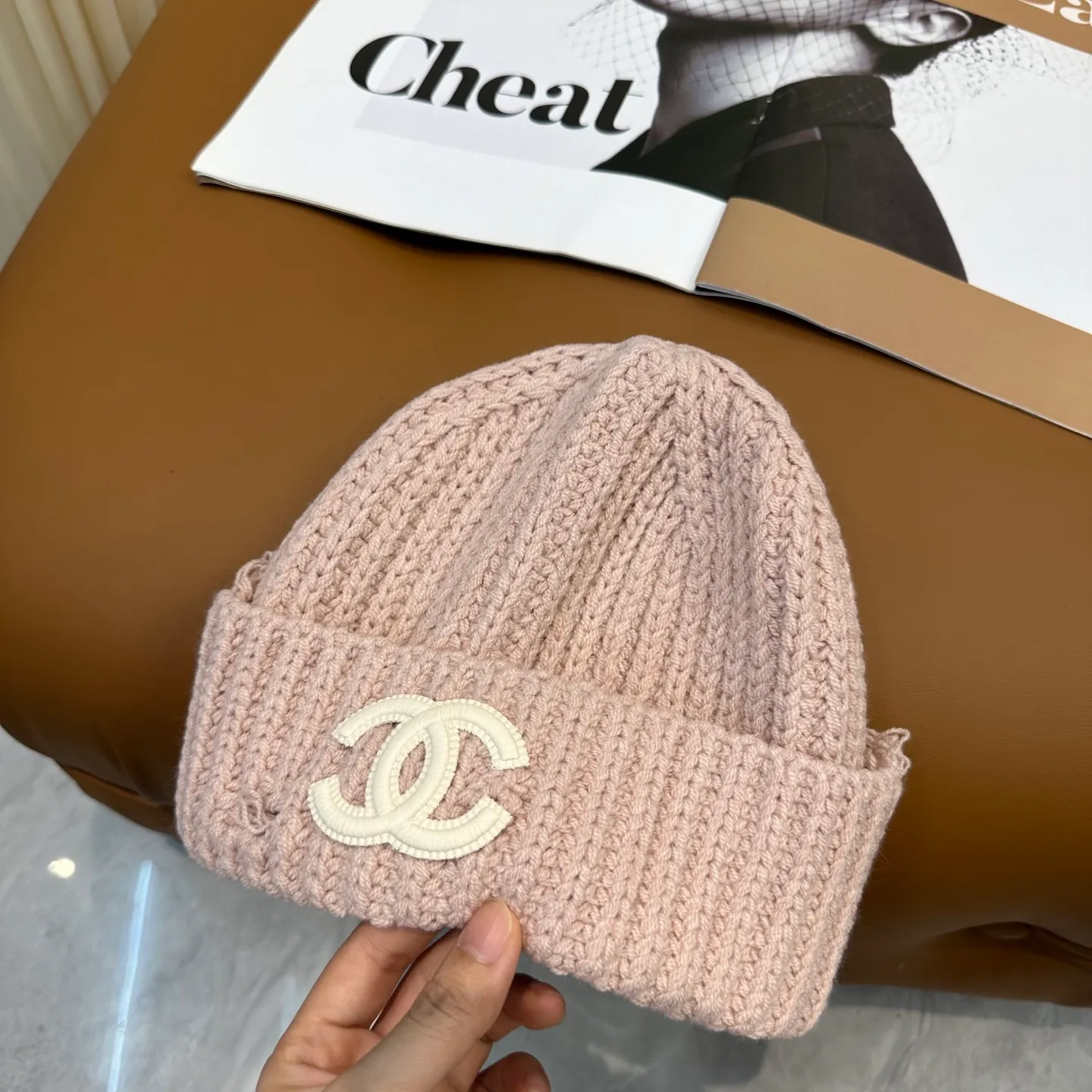 P60 comes with dust bag 🌺 [CHANEL] New knitted hat, Xiaohongshu, the main recommendation of major Internet celebrities! Thicker and warmer, fashionable and popular🌸First-class texture, the best brand for keeping warm in autumn and winter, order now, limited quantity available