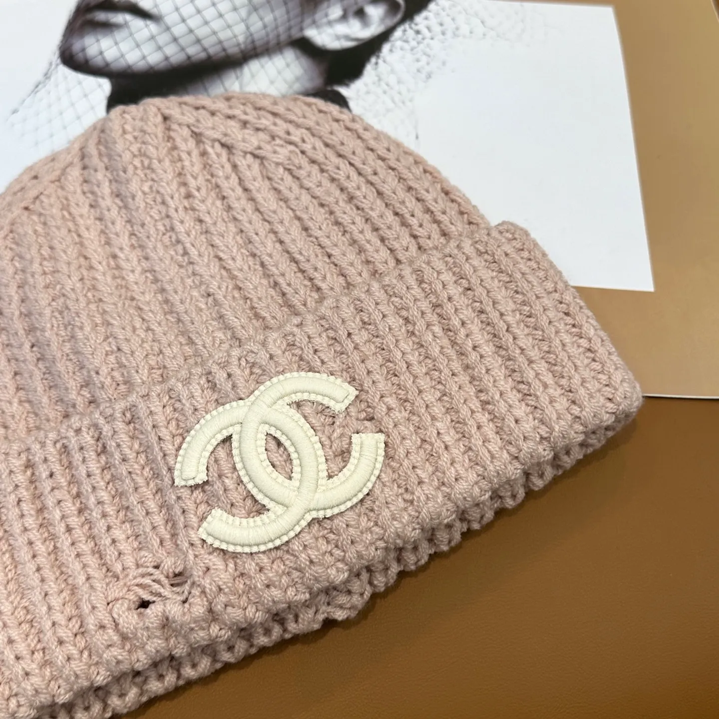 P60 comes with dust bag 🌺 [CHANEL] New knitted hat, Xiaohongshu, the main recommendation of major Internet celebrities! Thicker and warmer, fashionable and popular🌸First-class texture, the best brand for keeping warm in autumn and winter, order now, limited quantity available