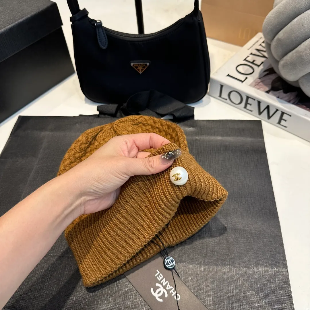 P70 Chanel Chanel knitted beanie