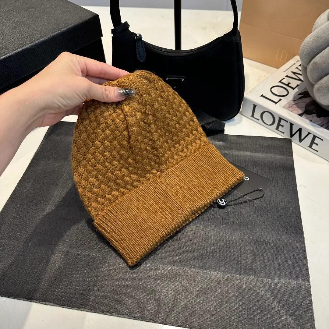 P70 Chanel Chanel knitted beanie