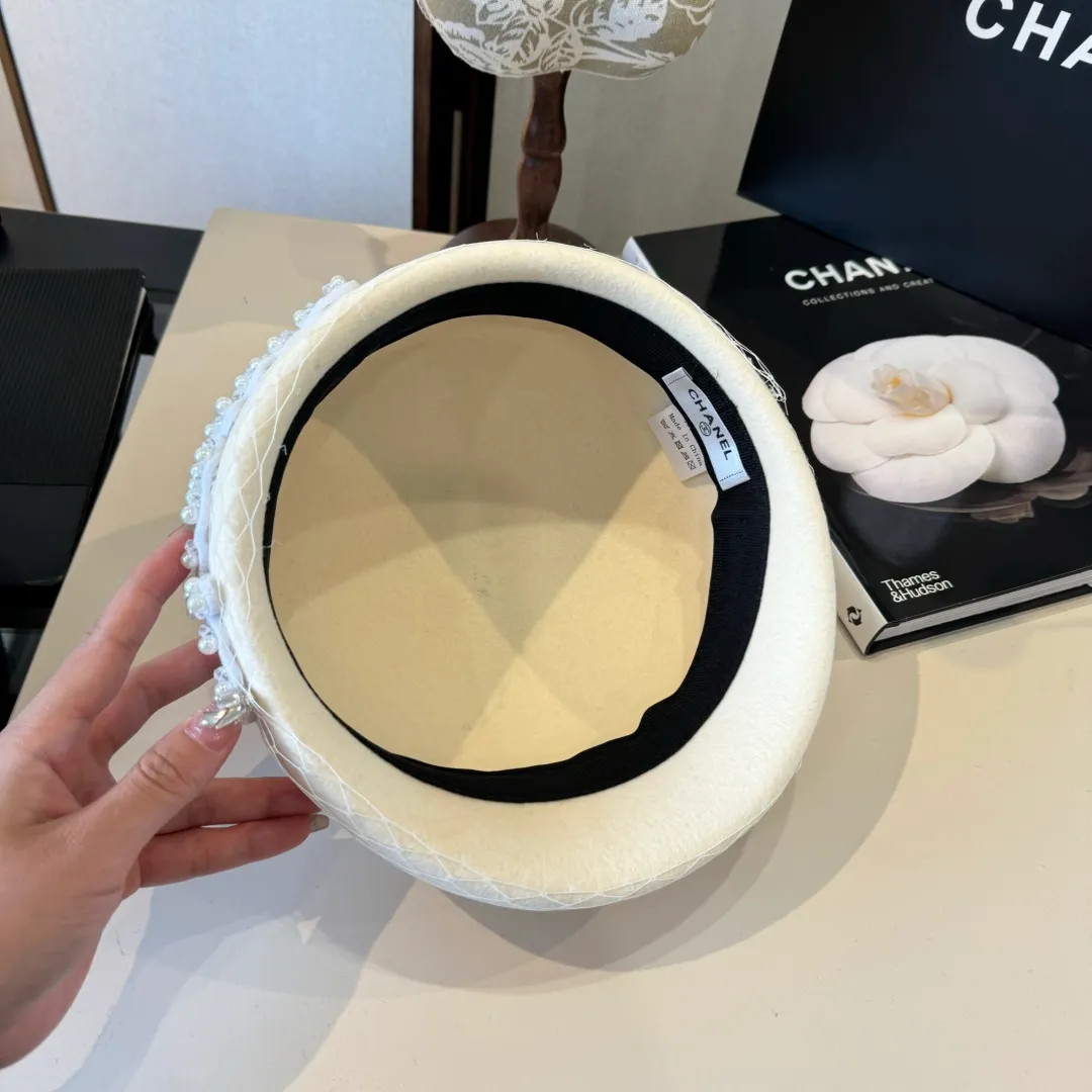 💰190¥ White Chanel beret, customized with small fragrance style high-end fabrics, head circumference 57cm