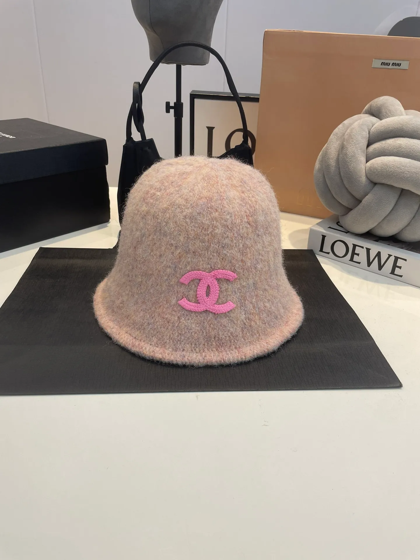 P60 CHANEL Chanel 2023 new autumn and winter plush knitted bucket hat fisherman hat, a must-have for going out and easy to match, hurry up and get it