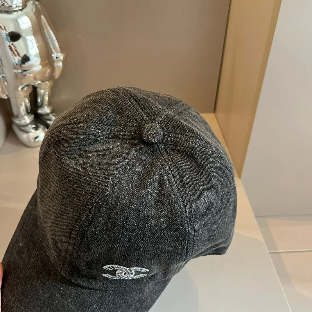 💰70¥ Chanel smoke gray baseball cap, recommended, head circumference 57cm