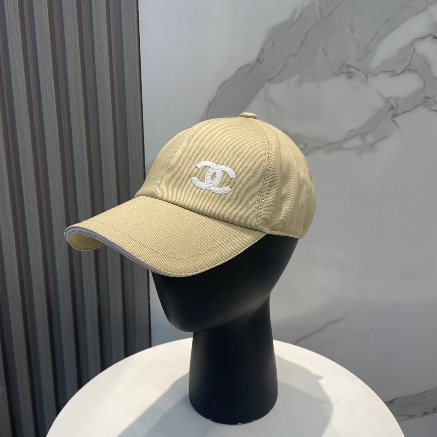 P90 Chanel counter new original embroidered baseball cap, 1:1 mold customization, three-dimensional embroidery, exquisite and flawless! 100% pure cotton fabric, original factory quality, exclusive physical photography.