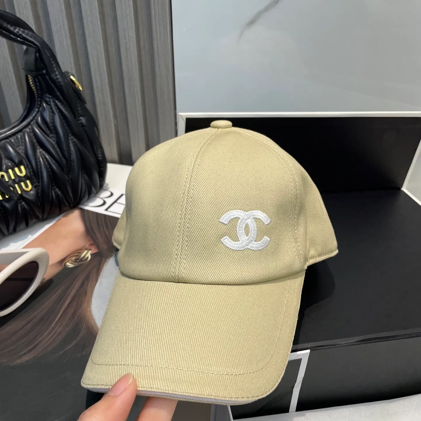 P90 Chanel counter new original embroidered baseball cap, 1:1 mold customization, three-dimensional embroidery, exquisite and flawless! 100% pure cotton fabric, original factory quality, exclusive physical photography.
