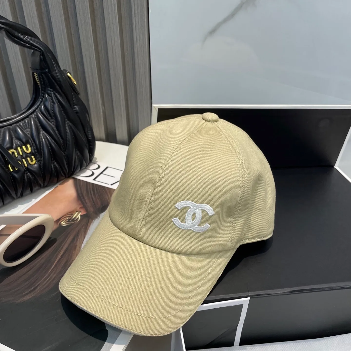 P90 Chanel counter new original embroidered baseball cap, 1:1 mold customization, three-dimensional embroidery, exquisite and flawless! 100% pure cotton fabric, original factory quality, exclusive physical photography.