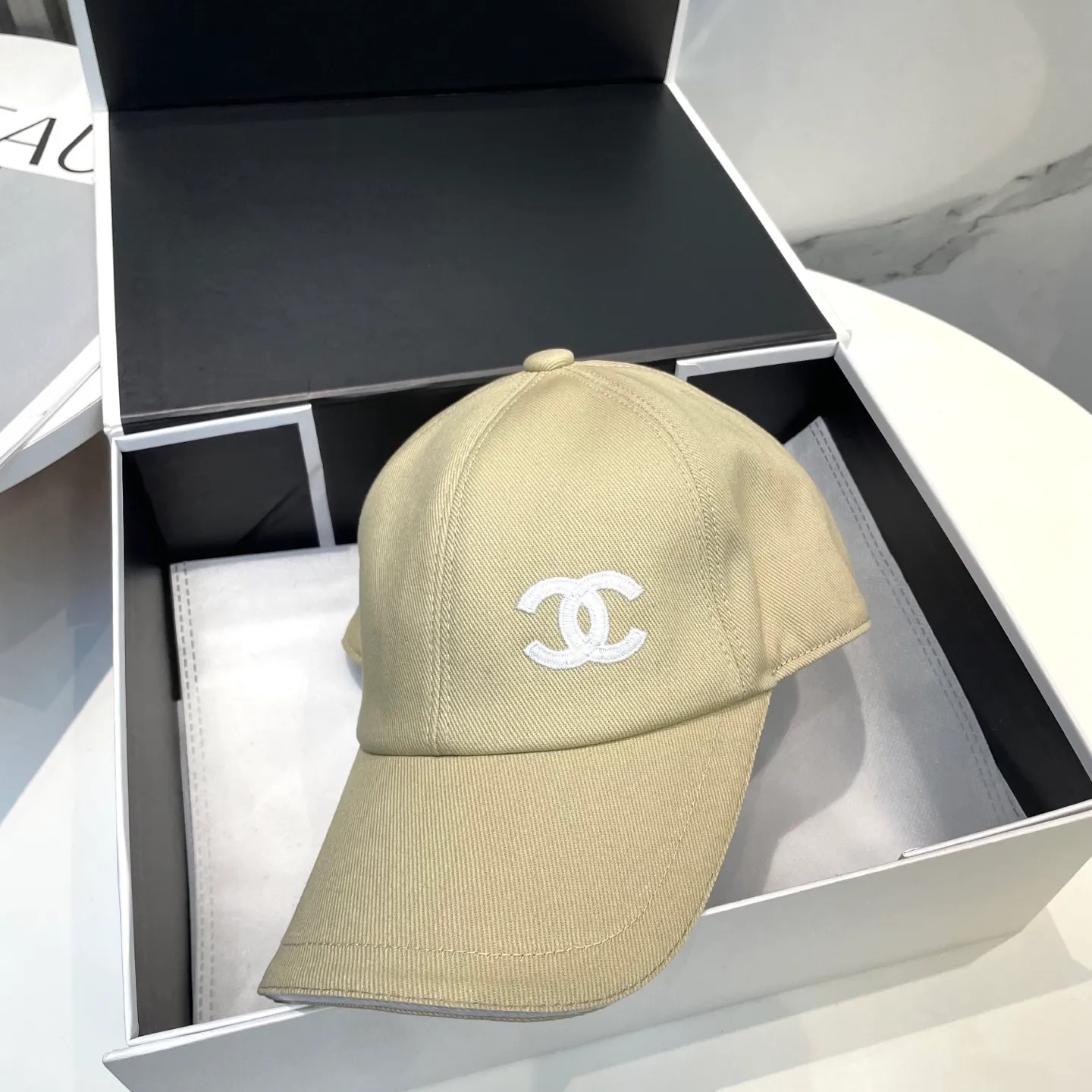 P90 Chanel counter new original embroidered baseball cap, 1:1 mold customization, three-dimensional embroidery, exquisite and flawless! 100% pure cotton fabric, original factory quality, exclusive physical photography.