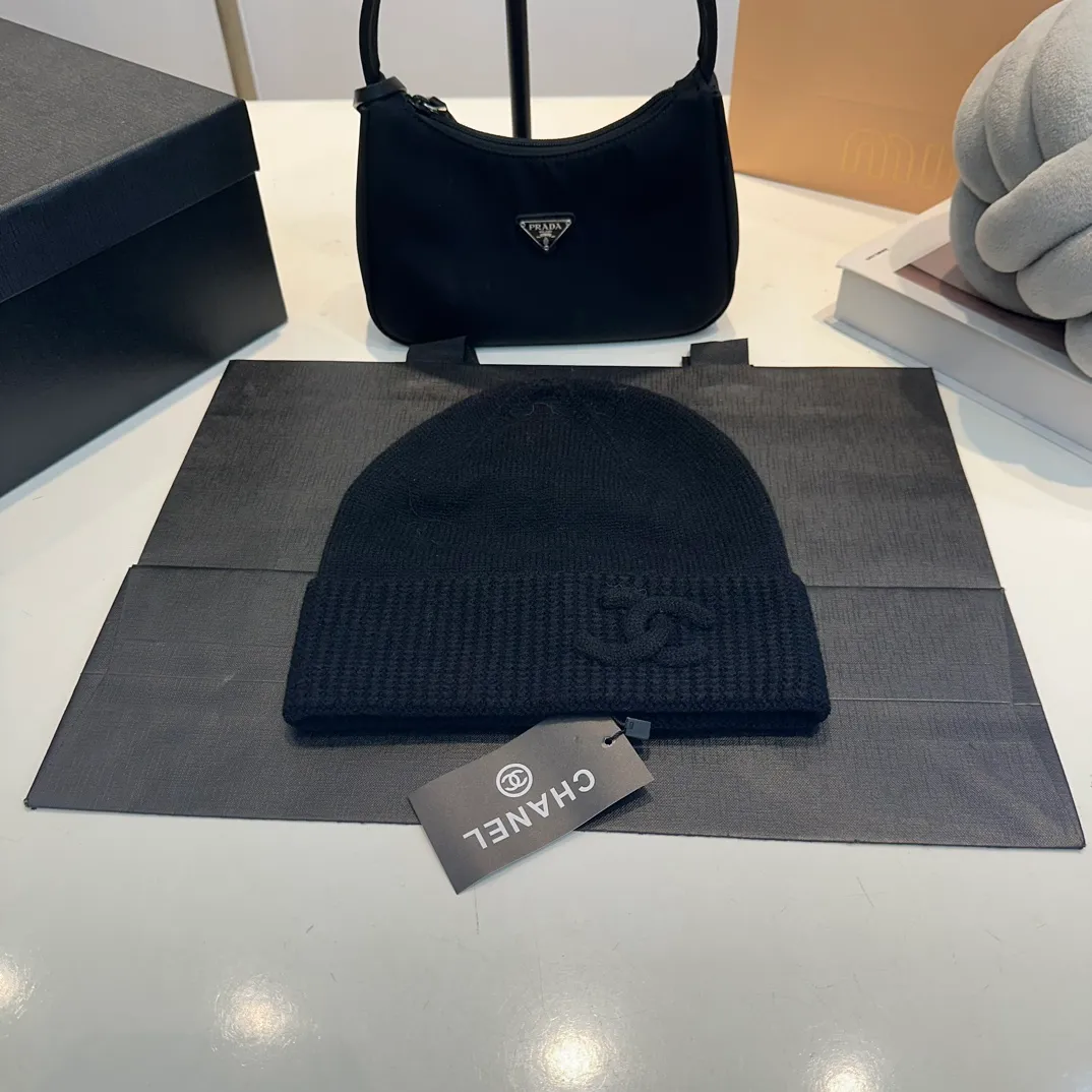 P60 Chanel official website quality Chanel autumn and winter woolen hat recommended by Internet celebrity fashion bloggers, Xiaohongshu hot style, super soft and comfortable knitted woolen hat with excellent elasticity!