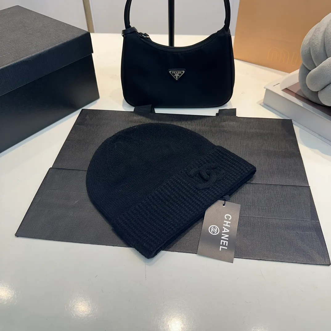P60 Chanel official website quality Chanel autumn and winter woolen hat recommended by Internet celebrity fashion bloggers, Xiaohongshu hot style, super soft and comfortable knitted woolen hat with excellent elasticity!