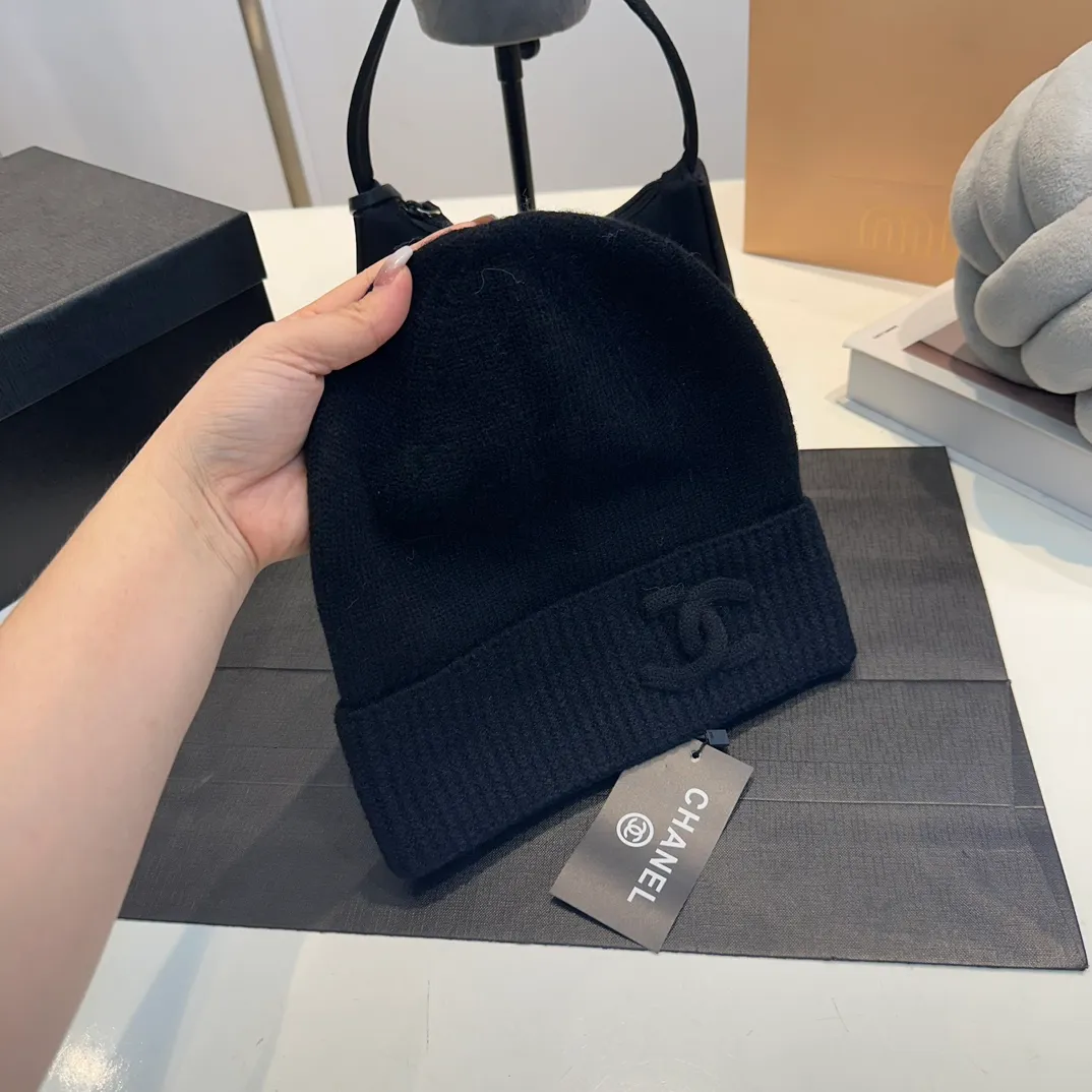 P60 Chanel official website quality Chanel autumn and winter woolen hat recommended by Internet celebrity fashion bloggers, Xiaohongshu hot style, super soft and comfortable knitted woolen hat with excellent elasticity!
