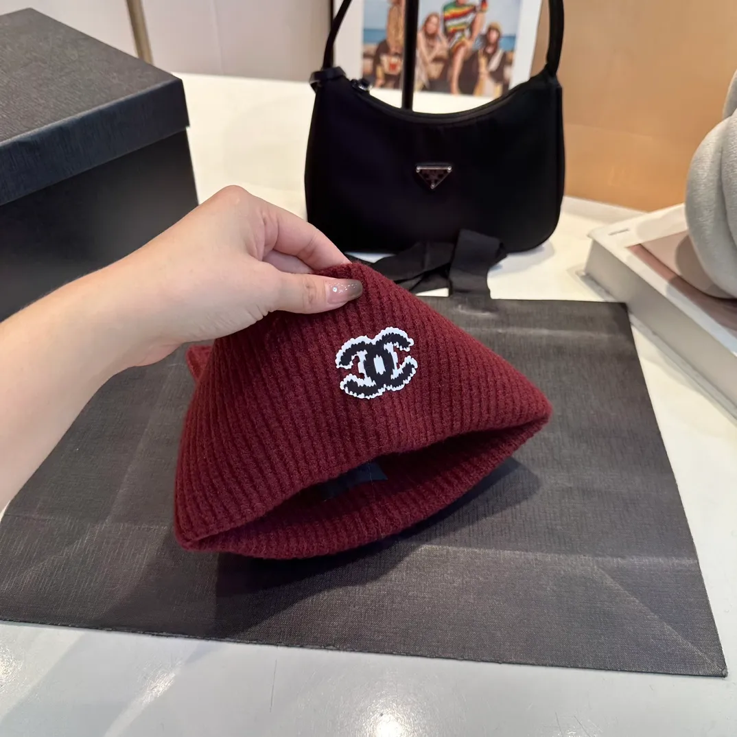 P50 Chanel knitted beanie