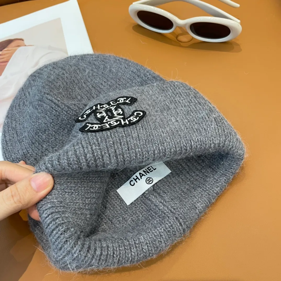 P56 comes with dust bag 🌺 [CHANEL] New rabbit fur knitted hat, Xiaohongshu, the main recommendation of major Internet celebrities! Thicker and warmer, fashionable and popular🌸First-class texture, the best brand for keeping warm in autumn and winter, order now, limited quantity available