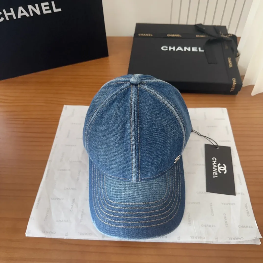 💰60 CHANEL Chanel new model🆕denim blue retro style bucket hat🔸 Take it out for holiday travel and it will be beautiful❕Middle-aged style. This kind of hat is not easy to match 😬 Ready stock