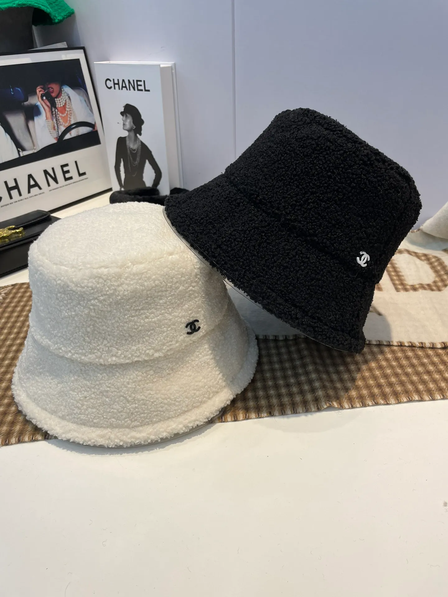 P60 Chanel chanel thickened warm hat women winter elegant lace fisherman hat lamb velvet teddy velvet travel face small basin hat
