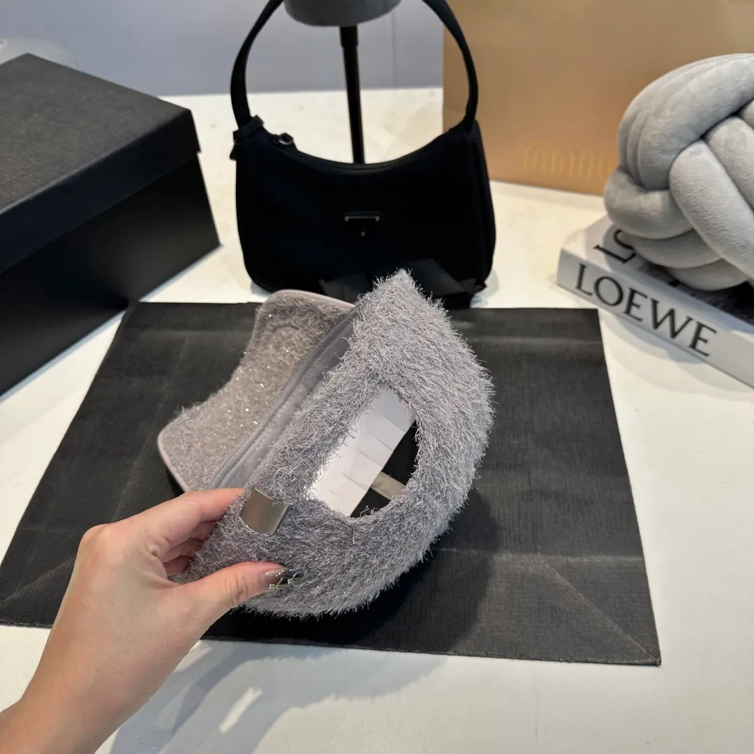 P60 Chanel's new autumn and winter classic casual and trendy style simple baseball cap🧢Japanese and Korean style, looks great with any combination! A must-have when traveling
