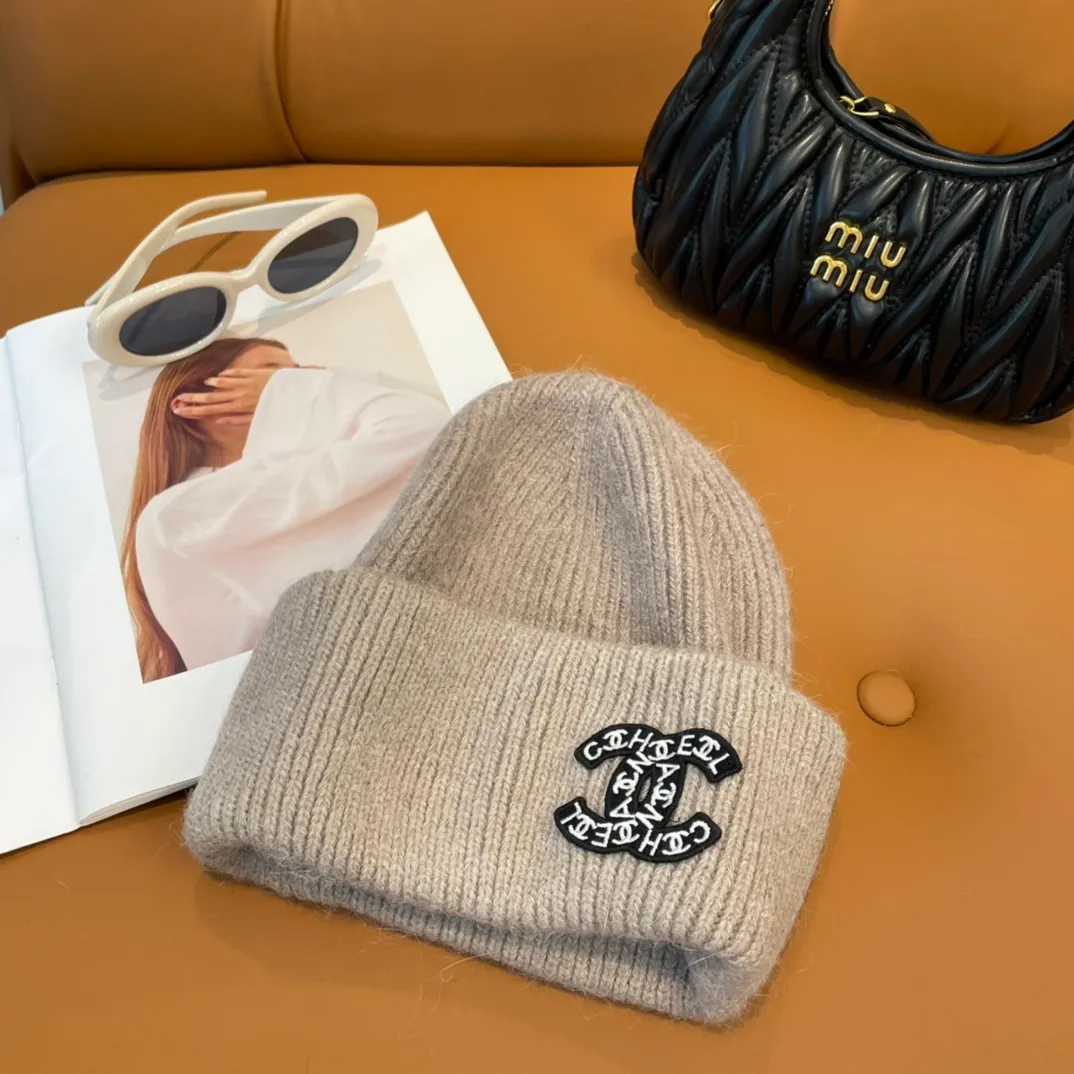P56 comes with dust bag 🌺 [CHANEL] New rabbit fur knitted hat, Xiaohongshu, the main recommendation of major Internet celebrities! Thicker and warmer, fashionable and popular🌸First-class texture, the best brand for keeping warm in autumn and winter, order now, limited quantity available